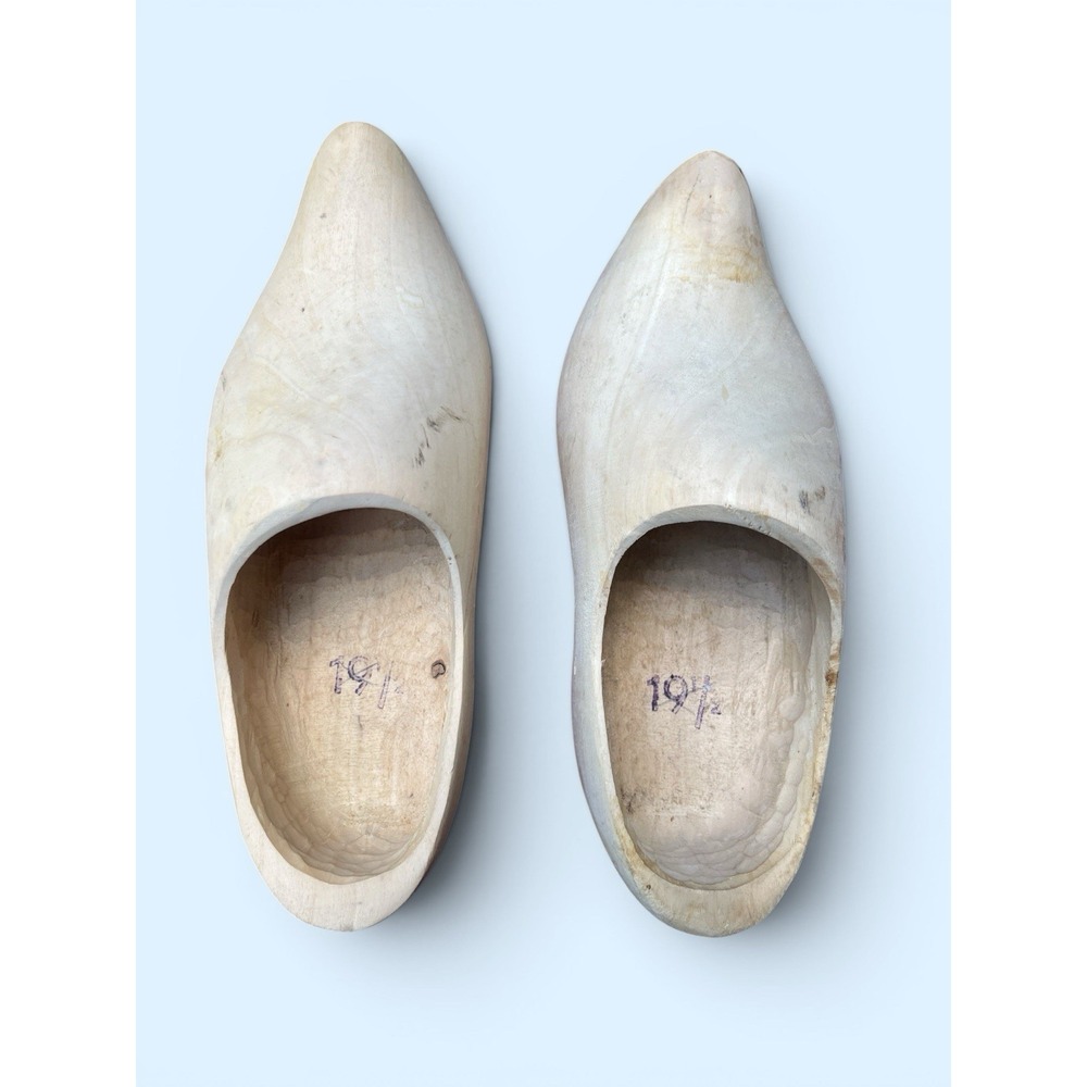Wooden Shoe / Beige Vintage / Made in Holland. Size 19 1/2.